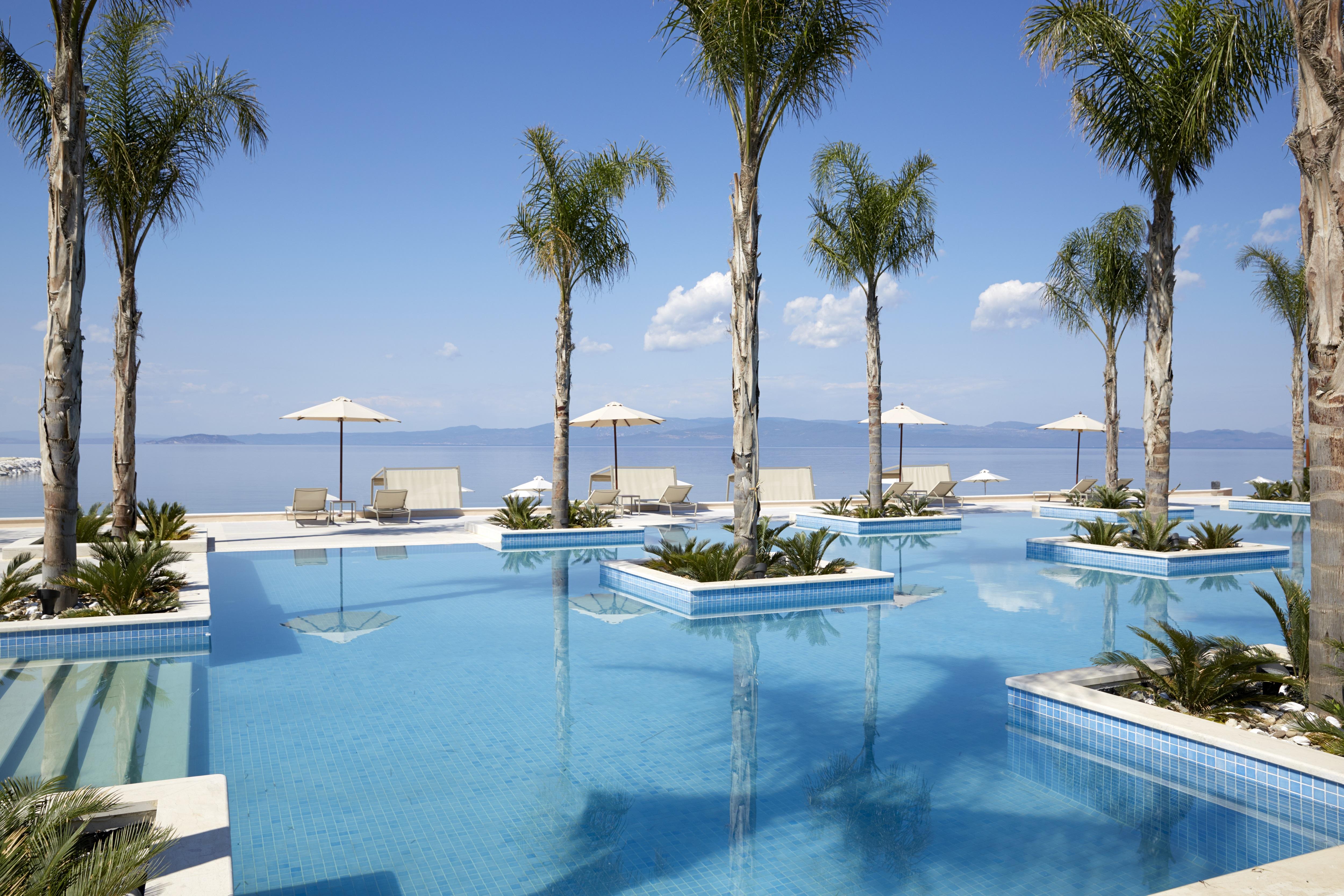 Miraggio Thermal Spa Resort Paliouri Exterior foto The pool at the hotel